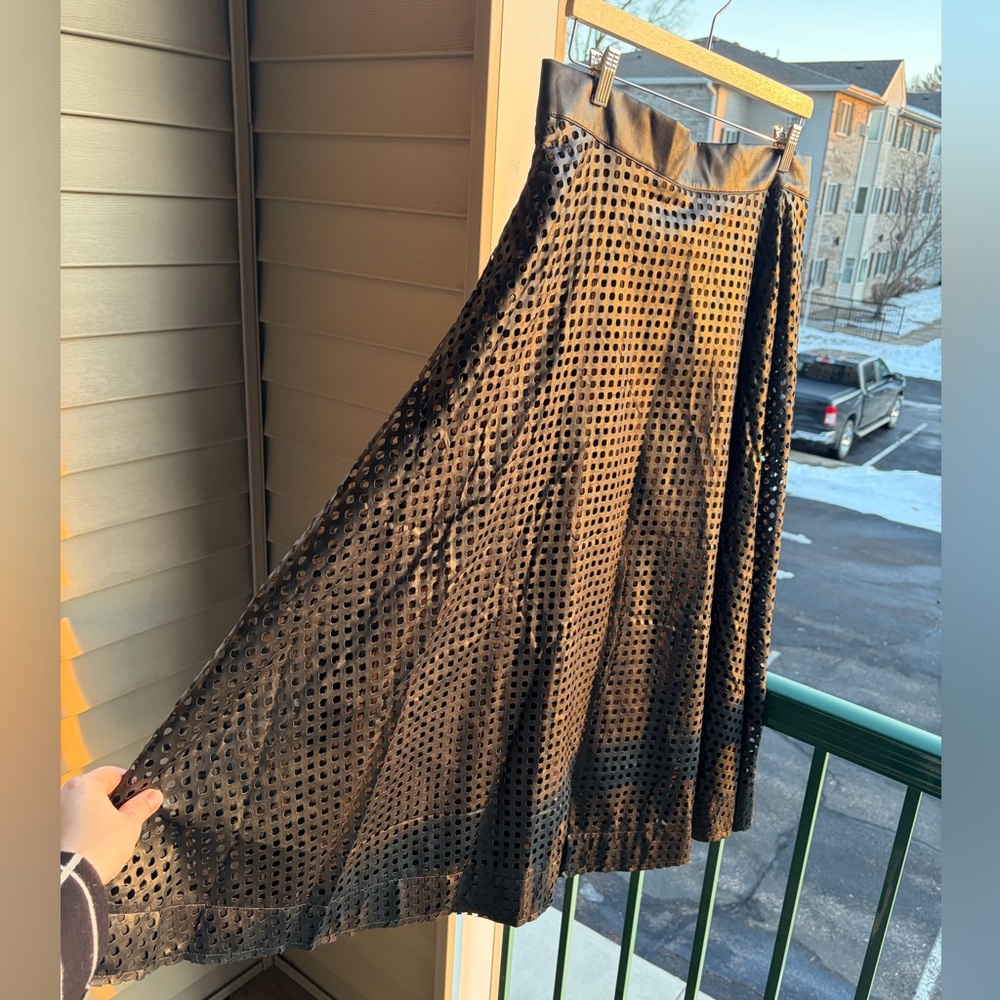 🆕 By Nancy New York Black Faux Leather Perforated Midi Skirt XXL Elastic Waist - Picture 7 of 17